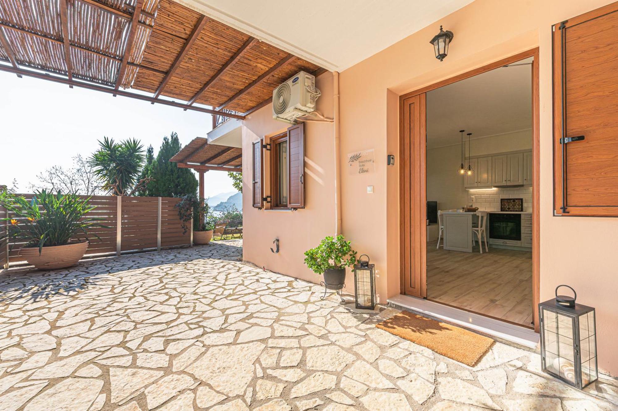 Paralio Astros Beachfront Suites Ксиропигадо Екстериор снимка