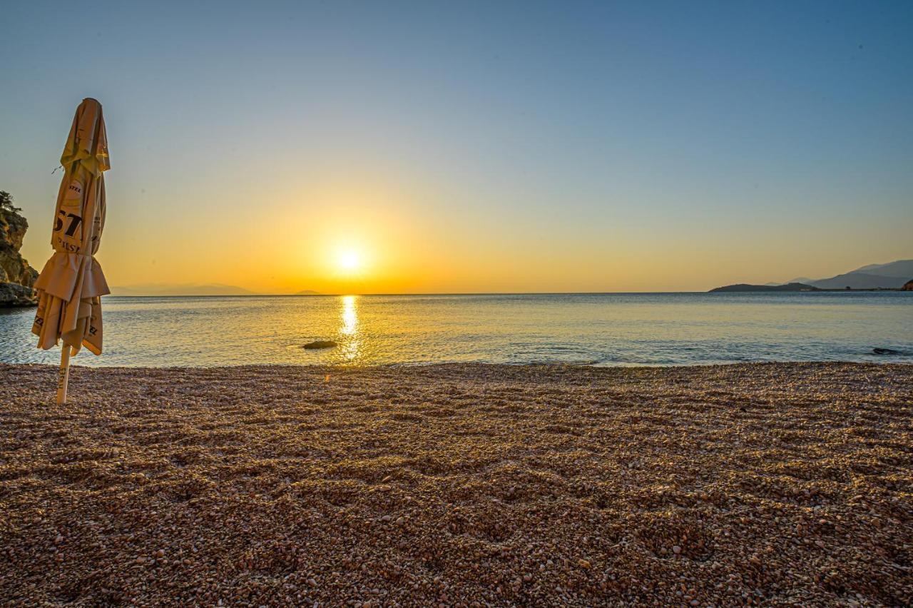 Paralio Astros Beachfront Suites Ксиропигадо Екстериор снимка